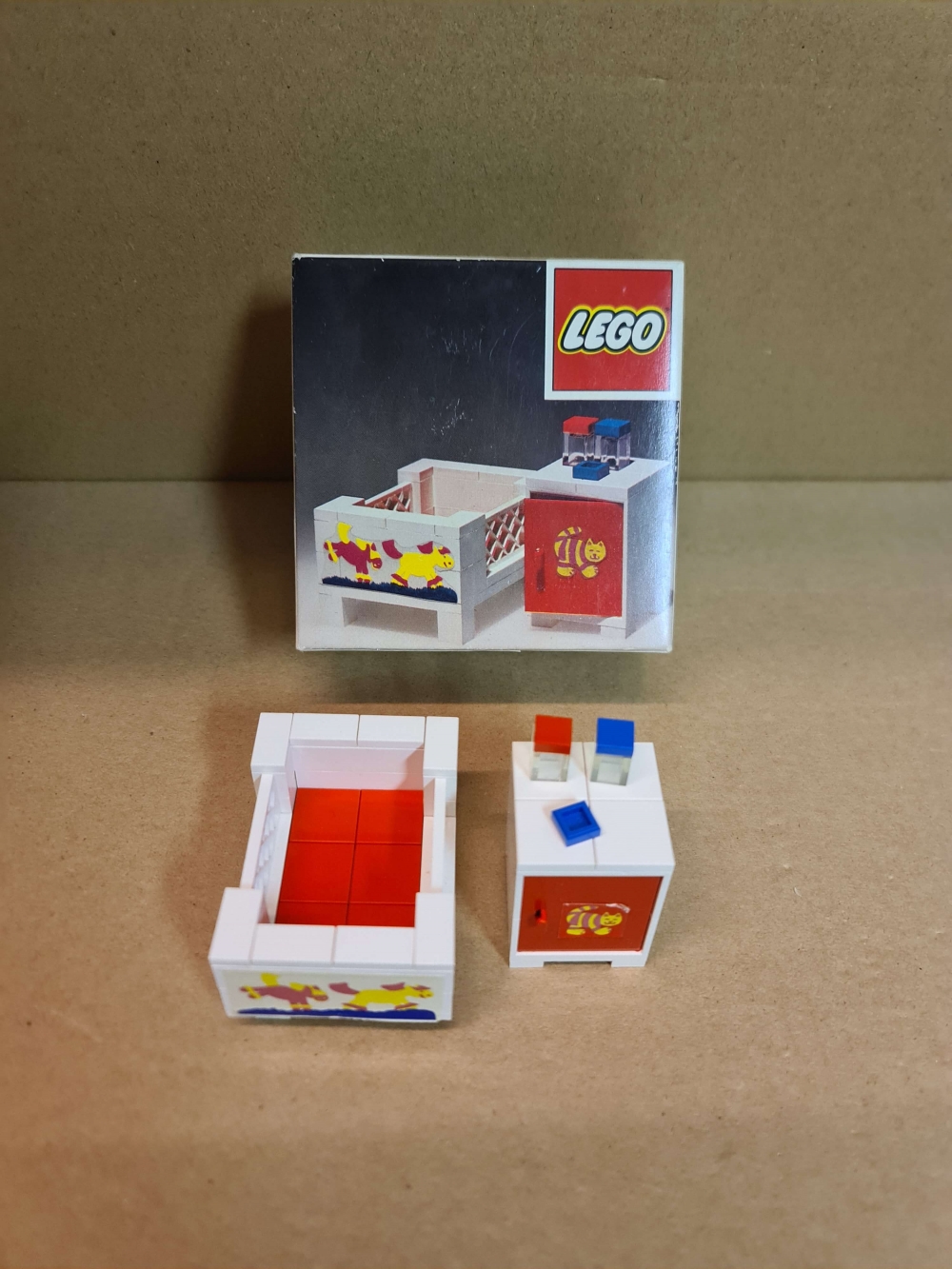Sett 271 fra Lego Homemaker serien.

Nydelig sett. Ser nytt ut.
Kun originale deler fra settet.
Med eske, uten manual.