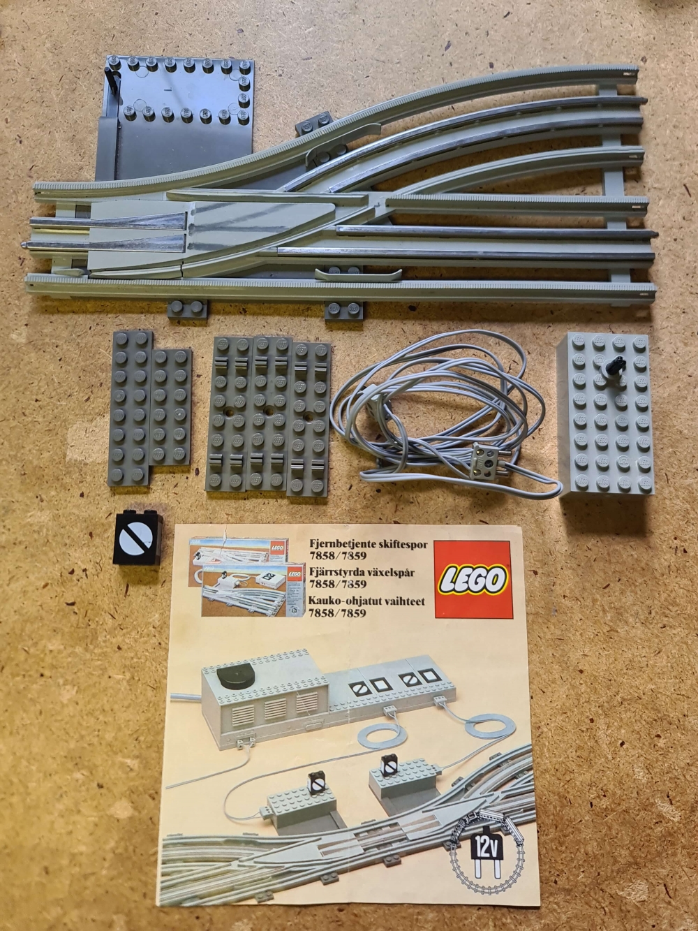 Sett 7859 fra Lego Train : 12V serien
Meget pent. Komplett med manual.
Testet og fungerer.
