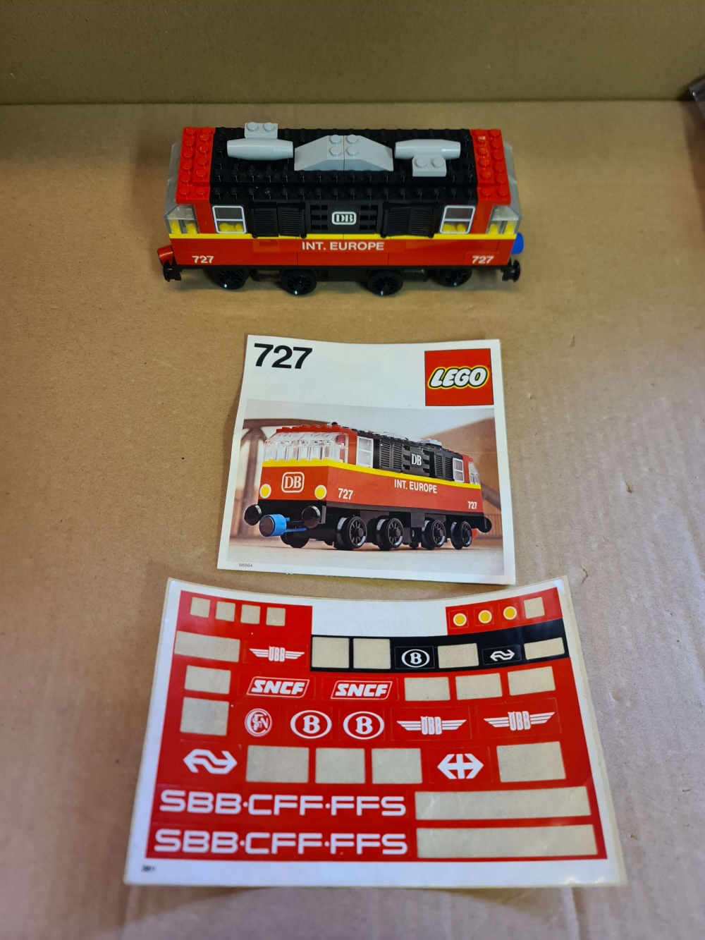Sett 727 fra Lego Trains : 12v serien.

Nydelig sett. Ser nesten ubrukt ut. Kun originale brikker. Perfekte klistremerker. 
Komplett.