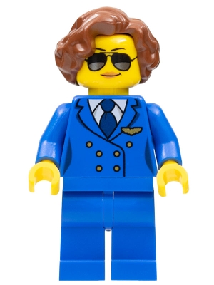 Pilot, Female, Short Reddish Brown Hair, Blue Airline Uniform
Komplett i god stand.