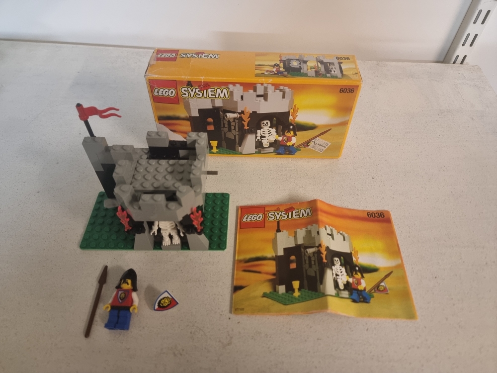 Sett 6036 fra Lego Castle : Royal Knights serien.
Meget pent.
Komplett med manual og eske.