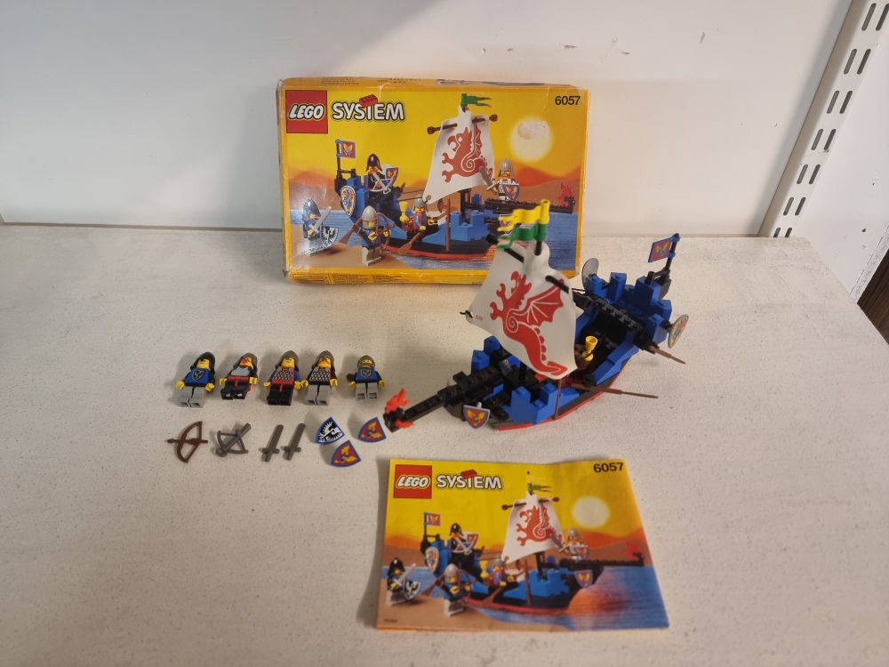 Sett 6057 fra Lego Castle : Black Knights serien.
Meget pent sett.
Komplett med manual og eske.