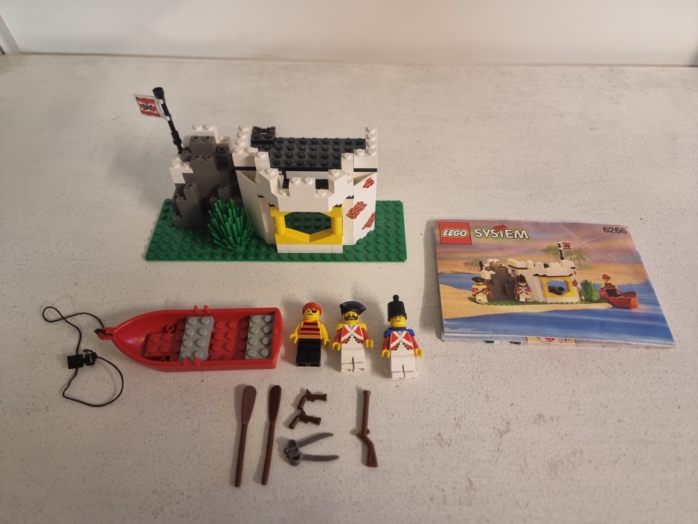 Sett 6266 fra lego Pirates : Pirates I serien.
Komplett i fin brukt tilstand. Flotte figurer. Med manual.