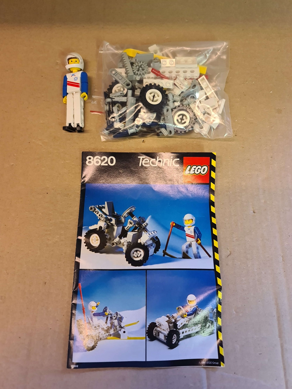 Sett 8620 fra Lego Technic serien.
Nydelig sett. Ingen misfarging.
Komplett med manual.