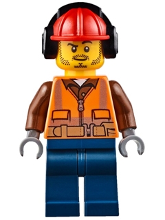 Fire - Male, Orange Safety Vest, Reflective Stripes, Reddish Brown Shirt, Dark Blue Legs, Red Construction Helmet with Black Ear Protectors / Headphones, Stubble
Komplett i god stand.