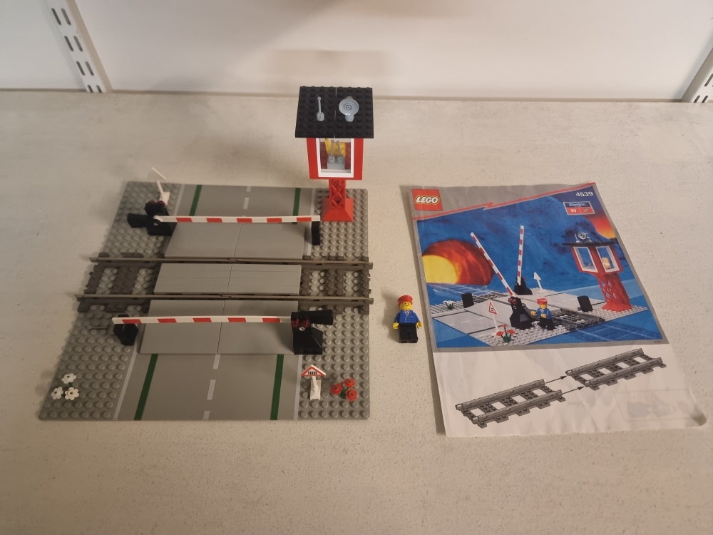 Sett 4539 fra Lego Train : 9V serien.
Komplett med manual.
Meget pent. Som nytt.