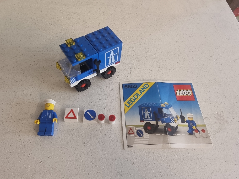 Sett 6653 fra Lego Classic Town serien.
Meget pent sett. 
Komplett med manual.