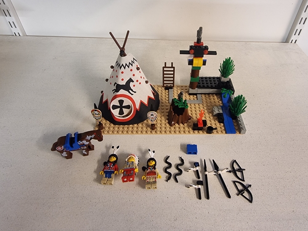 Sett 6746 fra Lego Western : Indians serien
Meget pent. Bortimot mint tilstand.
Komplett uten manual.