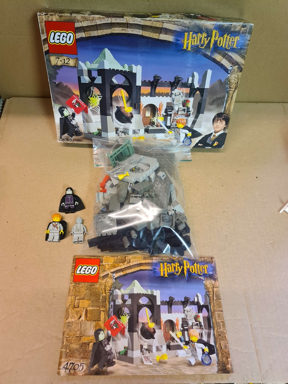 Sett 4705 fra Lego Harry Potter : Sorcerer's Stone serien.
Settet er i mint tilstand.
Komplett med manual og eske.