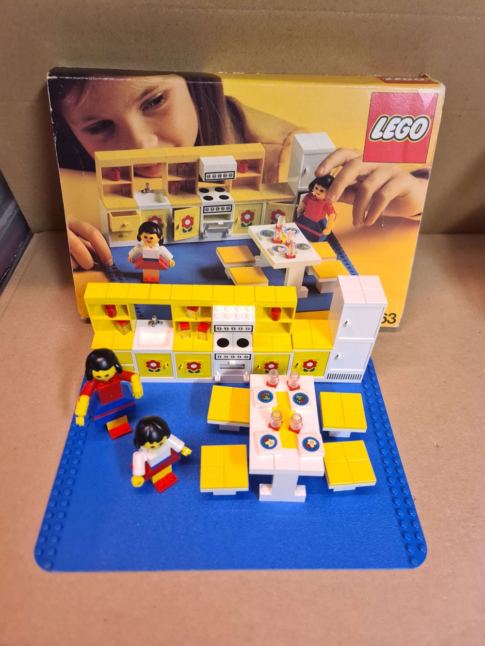 Lego 263 fra Lego Homemaker serien.
Nydelig sett. Ser nesten nytt ut. Kun originale deler.

Med eske men uten instruksjon (finnes på nett )