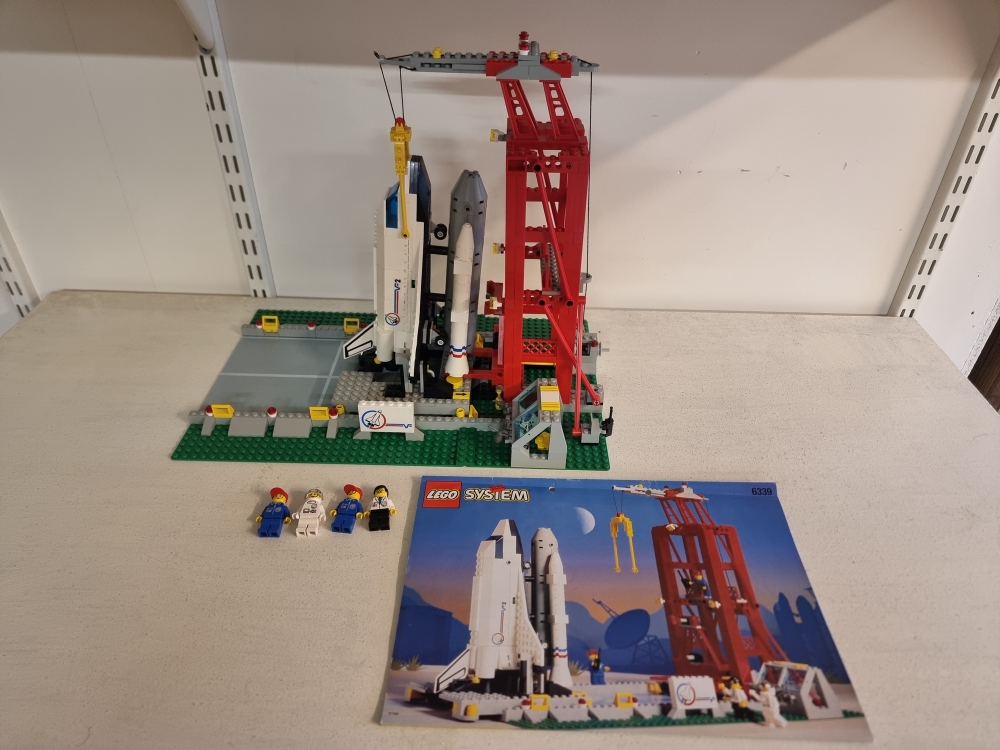 Sett 6339 fra Lego Classic Town serien.
Meget pent sett. Ser nesten nytt ut.
Komplett med manual.