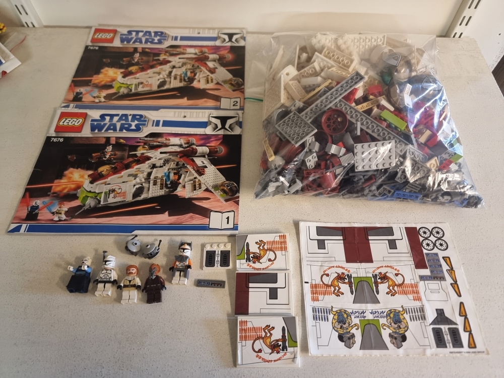 Sett 7676 fra Lego Star Wars: The Clone Wars serien.
Meget pent. Ingen misfarging. Noe støv.
Komplett med manual og nydelige figurer