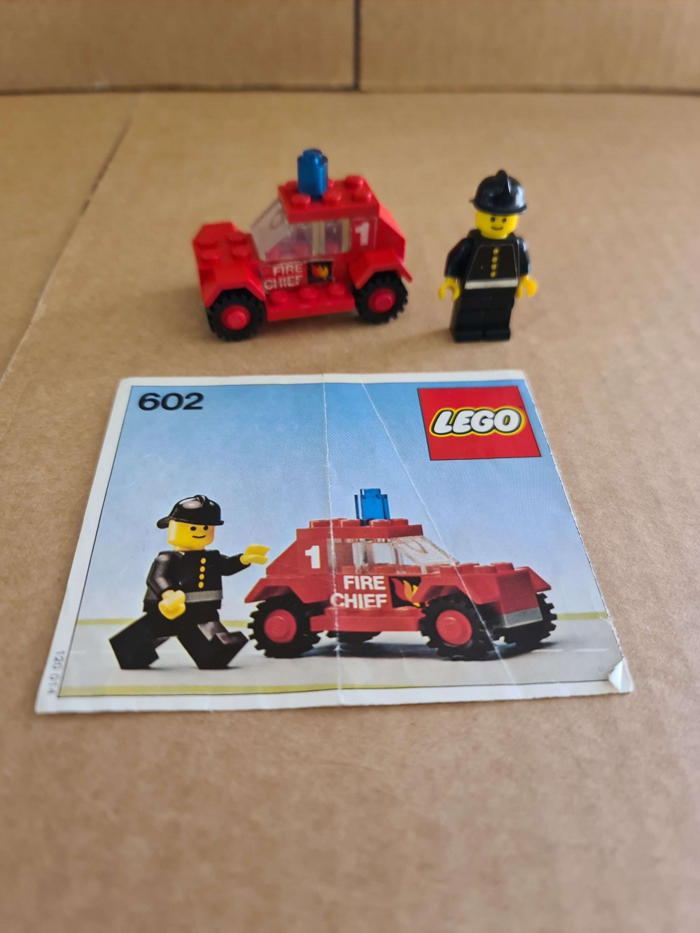 Sett 602 fra Lego Classic Town serien.

Komplett med manual. Ikke de peneste klistremerkene men alle er på.