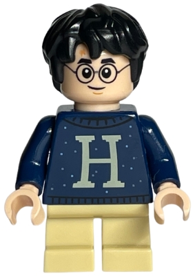 Harry Potter - Dark Blue Sweater with Letter H
Komplett i god stand.