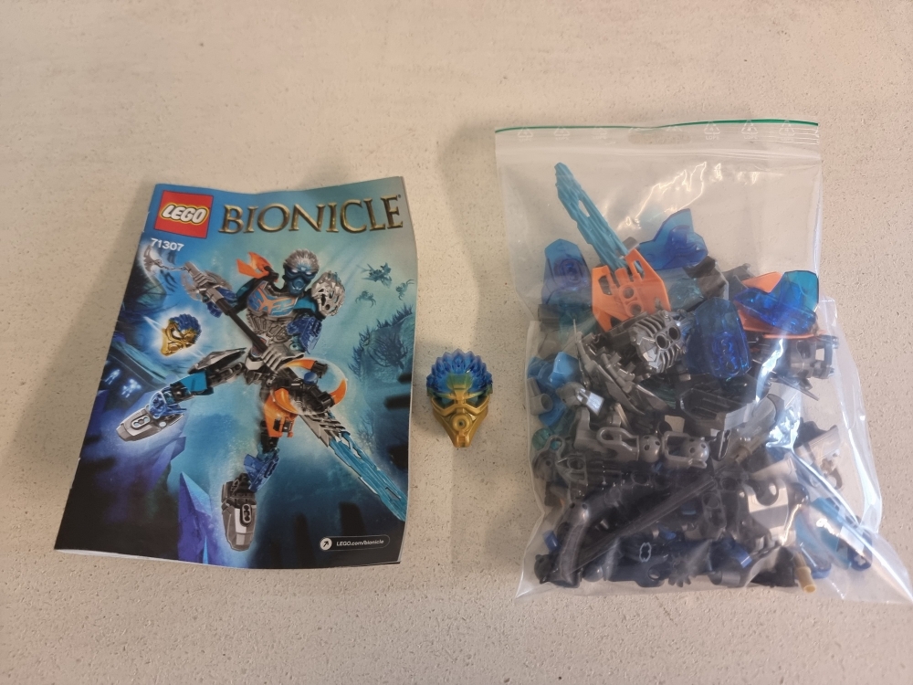 Sett 71307 fra Lego Bionicle serien.
Som nytt. Følger med gull maske. Blå mangler.
Med manual.
