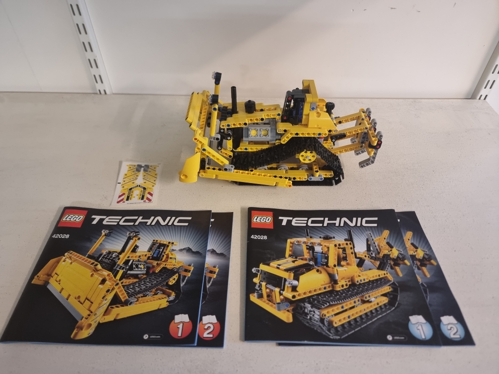 Sett 42028 fra Lego technic serien.
Som nytt.
Komplett med manualer. og ubrukte klistremerker.
