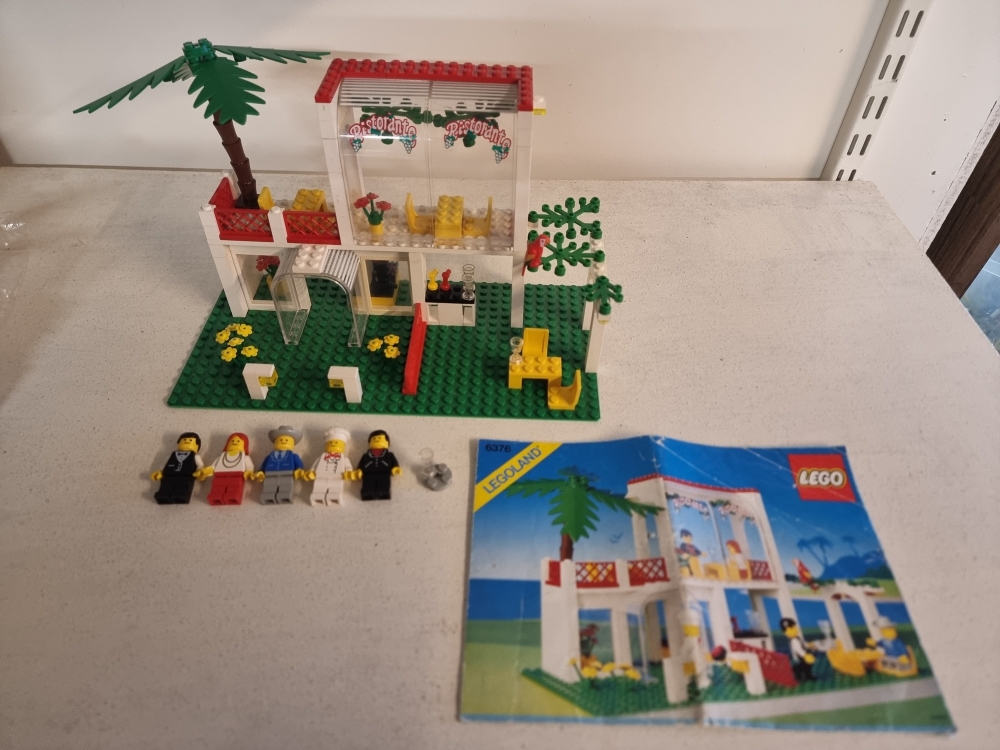 Sett 6376 fra Lego Classic Town serien.
Flott sett.
Komplett med manual.
