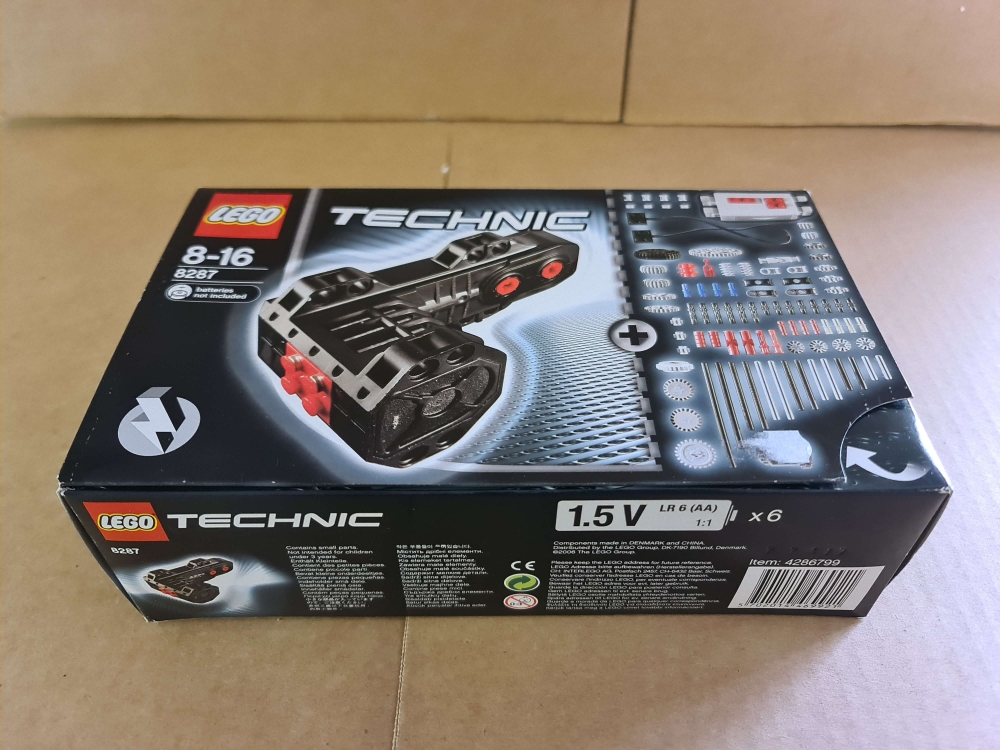 Sett 8287 fra Lego Technic serien.
Settet er nytt men esken var åpnet og blisterpack revnet. La alle deler i en lynlåspose i stede
Komplett med eske og infoark.