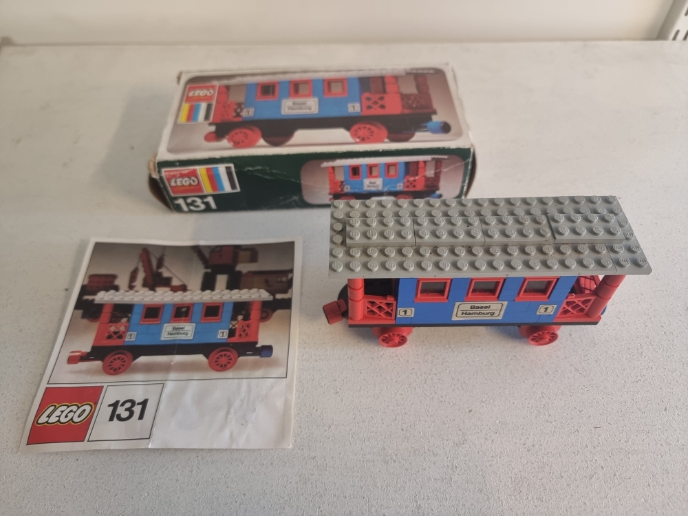Selger sett 131 fra lego 4.5v Train serien. 
Pent sett. Noe bruksmerker osv grunnet alder.
Komplett med manual og eske.