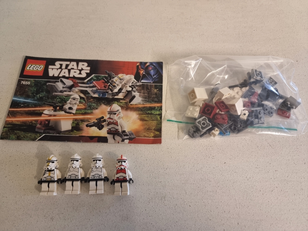 Sett 7655 fra Lego Star Wars : Episode 3 serien.
Pent sett.
Komplett med manual. Noe støv.