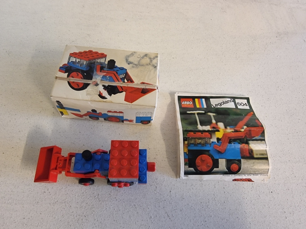 Sett 604 fra Lego : Legoland serien
Pent sett. Kun originale deler.
Komplett med manual og eske.