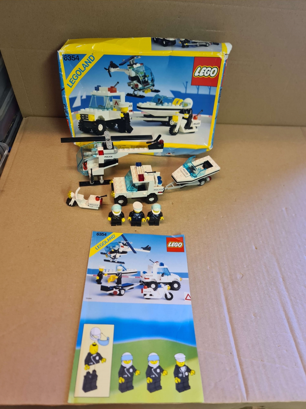 Sett 6354 fra lego Classic Town serien.

Flott sett, komplett med manual og sliten eske.
