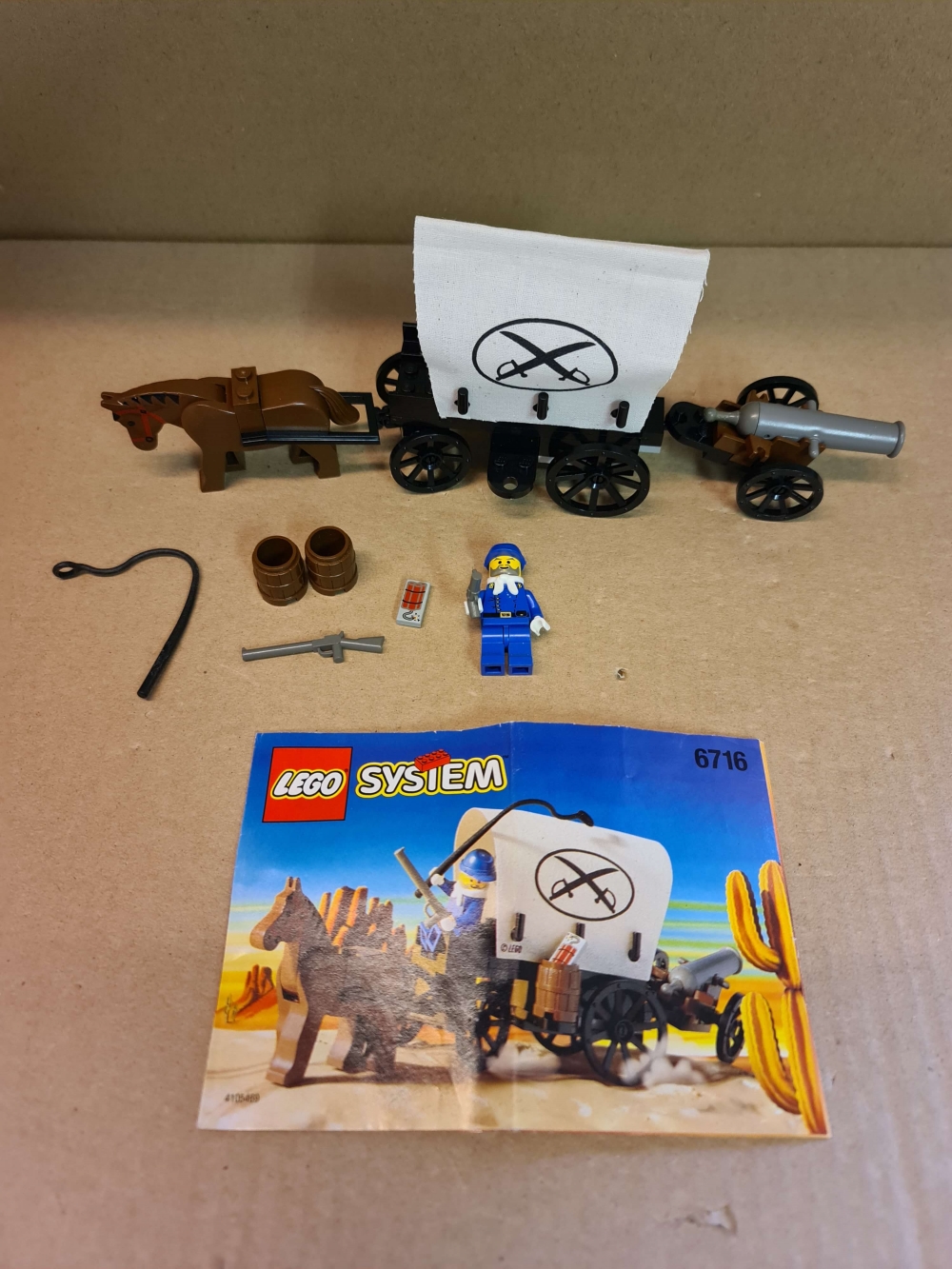 Sett 6716 fra Lego Western : Cowboys serien
Nydelig sett. Komplett med manual.