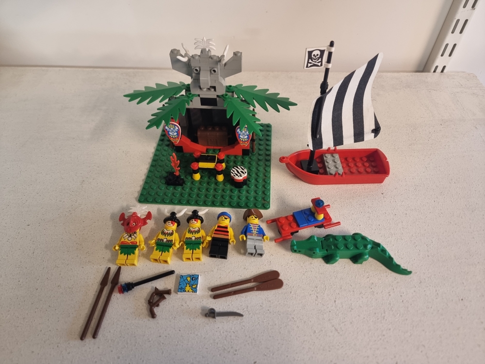 Sett 6262 fra Lego Pirates : Islanders serien.
Fint sett. Normal bruksslitasje.
Komplett uten manual.
