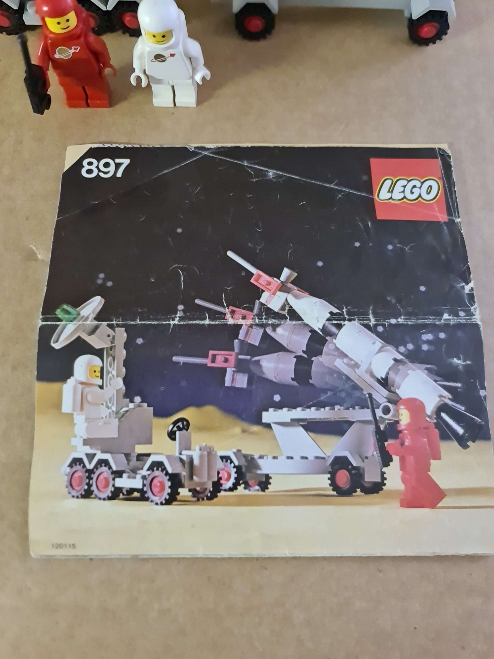 Sett 897 fra Lego Classic Space serien

Komplett med manual. 
