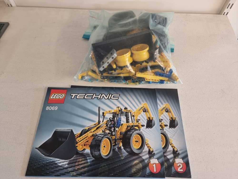 Sett 8069 fra Lego Technic serien.
Som nytt.
Komplett med manualer.
