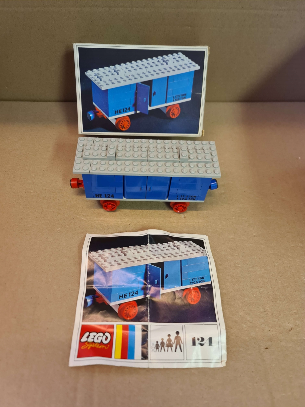 Sett 124 fra Lego Train : 4.5V serien
Nydelig sett. Perfekt.
Komplett med manual og eske