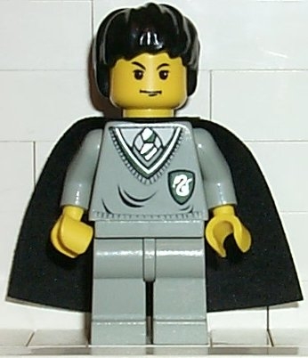 Tom Riddle - Slytherin Torso, Light Gray Legs
Komplett i god stand.