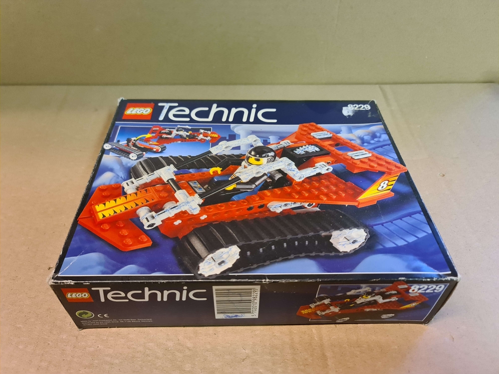 Sett 8229 fra Lego Technic serien.
Meget pent sett.
Komplett med manual, eske og alle klistremerker.