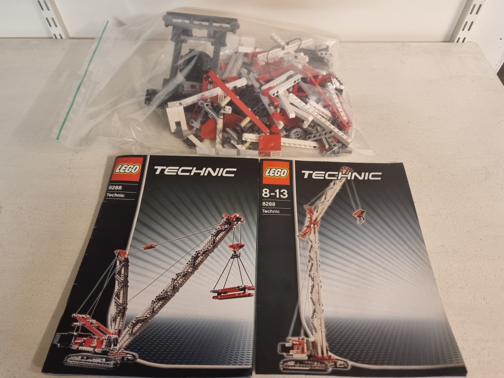 Sett 8288 fra Lego Technic serien.
Pent sett.
Komplett med manualer.