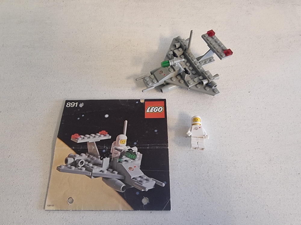 Sett 891 fra Lego Classic Space serien.
Flott sett. 
Komplett med manual