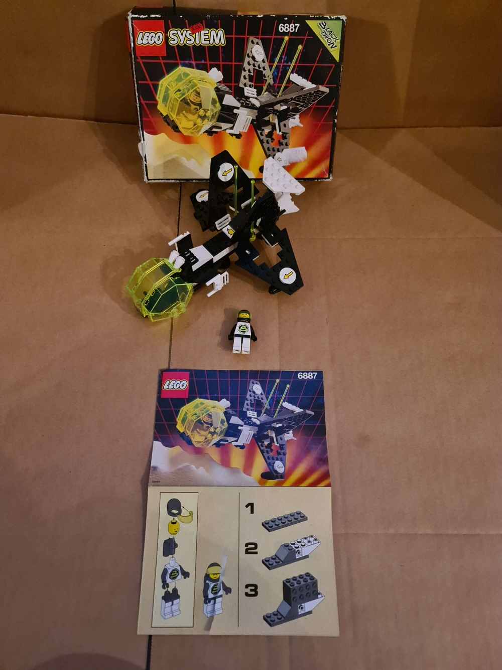 Sett 6887 fra Lego Space : Blacktron II serien.
Meget pent sett.
Komplett med manual og eske.