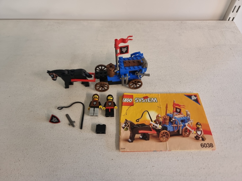Sett 6038 fra Lego Castle : Wolfpack serien.
Meget pent sett. Bortimot mint tilstand.
Komplett med manual.