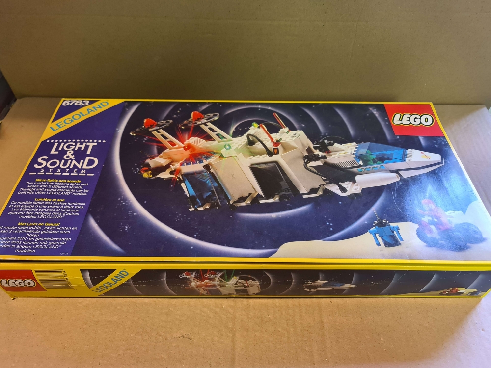 Sett 6783 fra Lego Classic Space serien.
Komplett med manual og eske
 