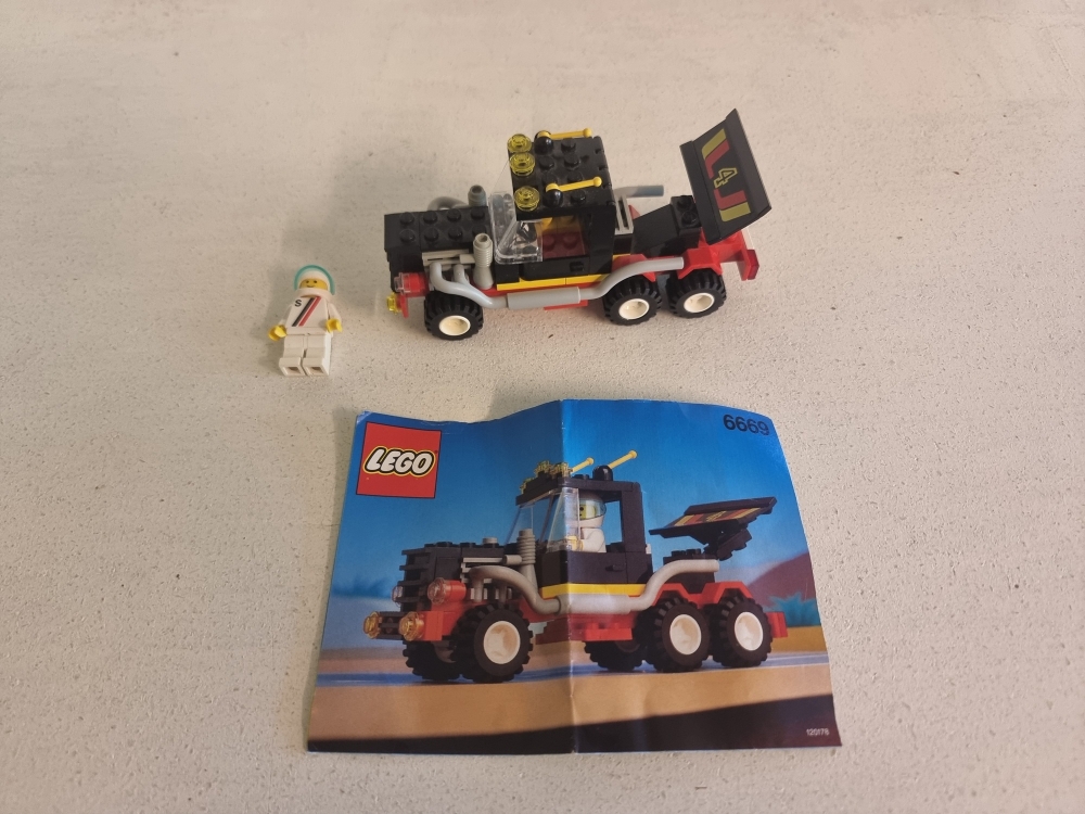 Sett 6669 fra Lego Classic Town serien.
Flott sett.
Komplett med manual.