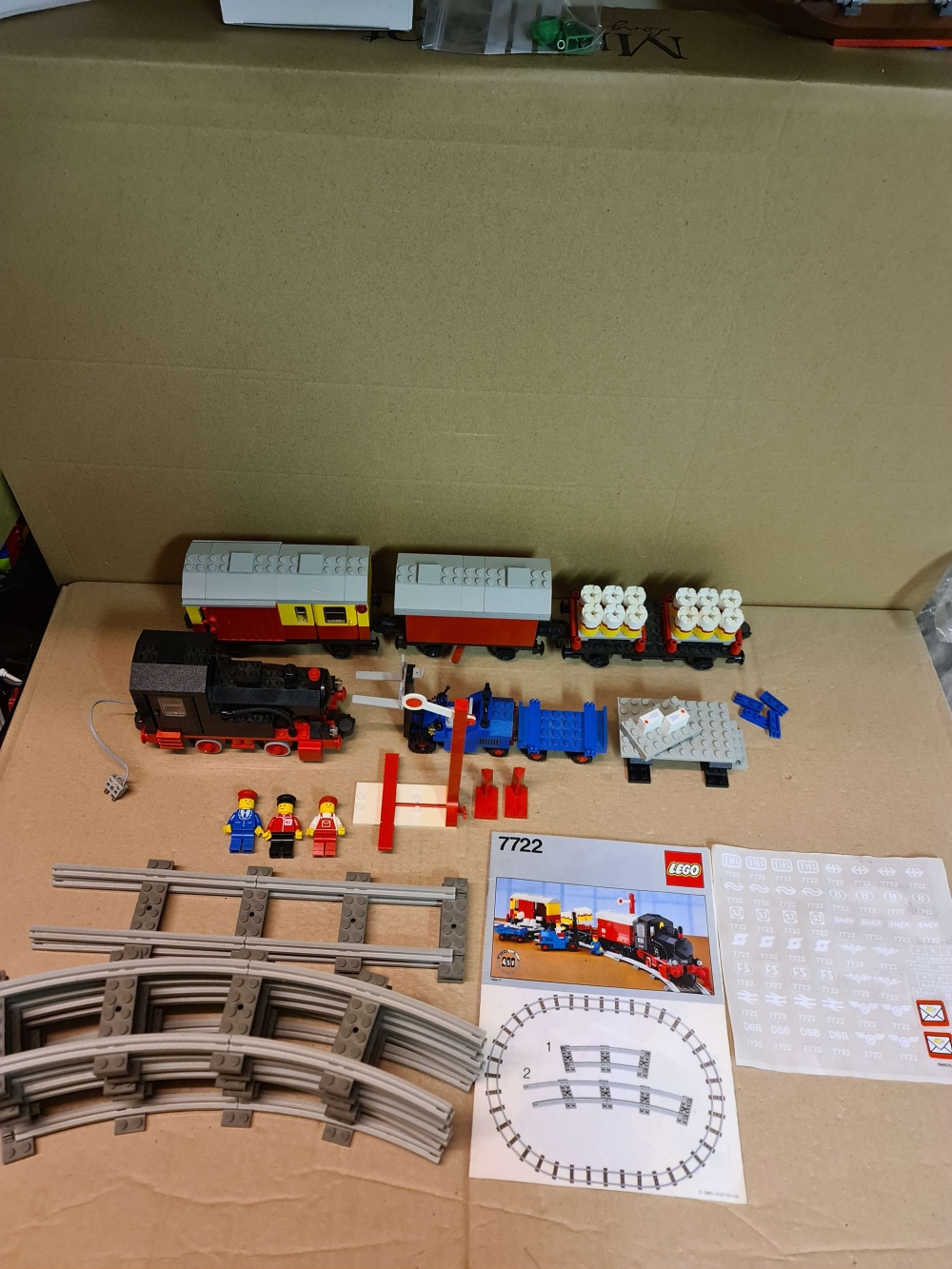 Sett 7722 fra lego Train : 4.5v serien.
Settet er 100 % komplett. Flott sett.
Testet og fungerer. Ingen lekkasje I batterivogn. 

