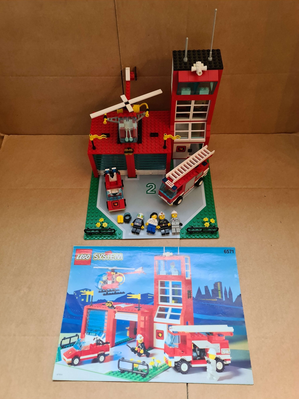 Sett 6571 fra Lego Classic Town serien.
Flott sett. 
Komplett med manual.