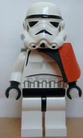Sandtrooper - Orange Pauldron (Solid), No Survival Backpack, No Dirt Stains, Helmet with Solid Mouth Pattern and Solid Black Head
Komplett i god stand.