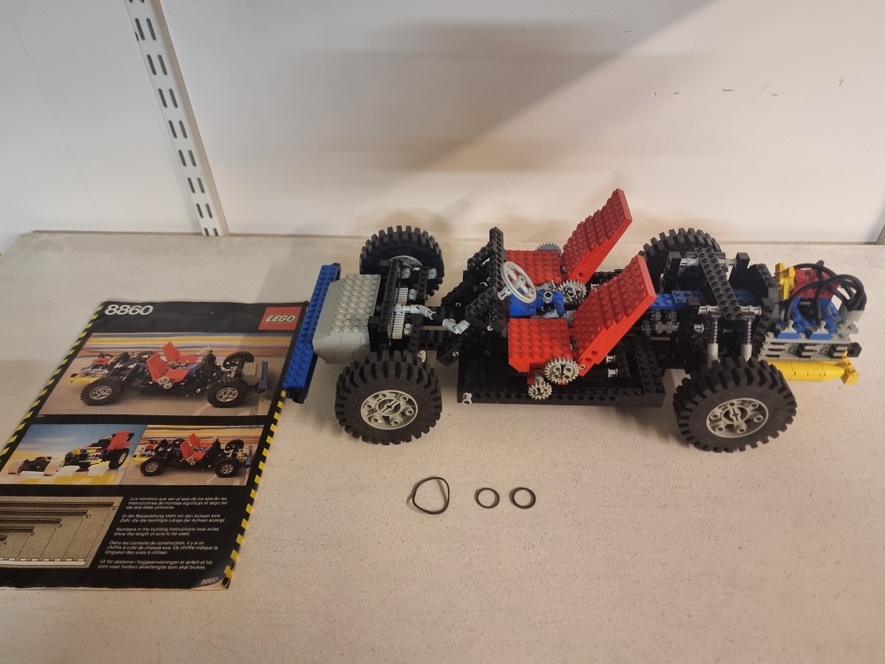 Sett 8860 fra Lego Technic Serien.
Pent sett
Komplett med manual. Nye strikker.
