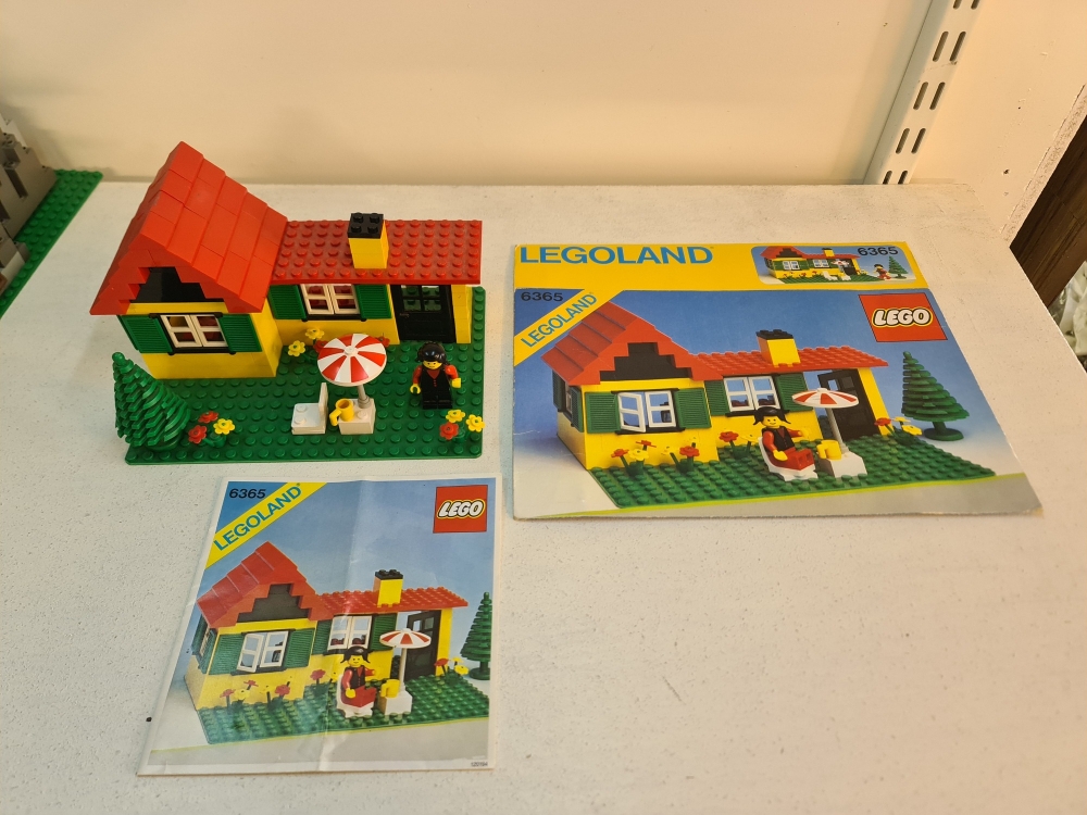 Sett 6365 fra Lego Classic Town serien. 

Nydelig sett. Bortimot perfekt.
Komplett med manual eske. Alle klistremerker på og flotte.
