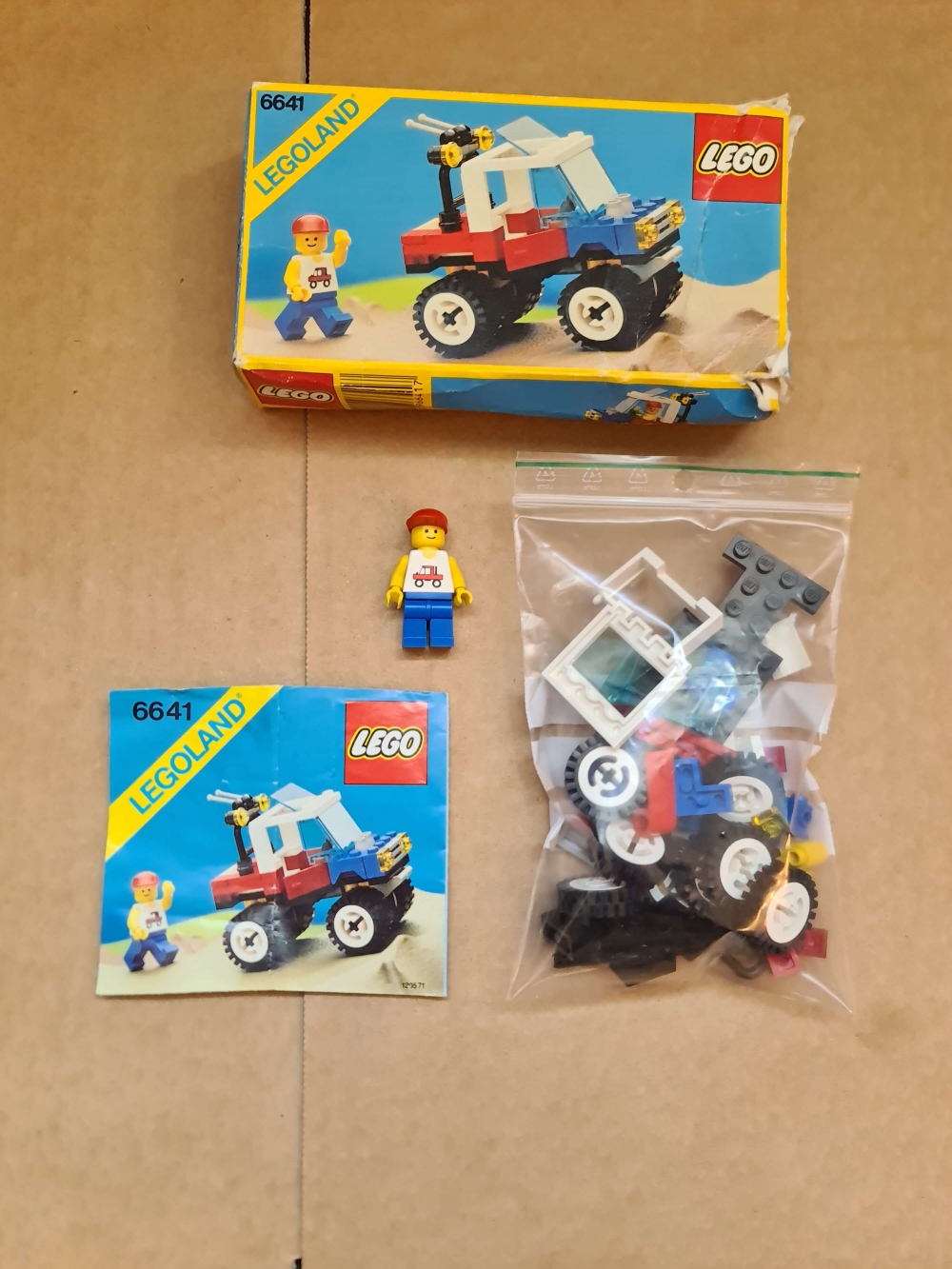 Sett 6641 fra Lego Classic Town serien.
Nydelig sett. Ingen misfarging.
Komplett med manual og eske.