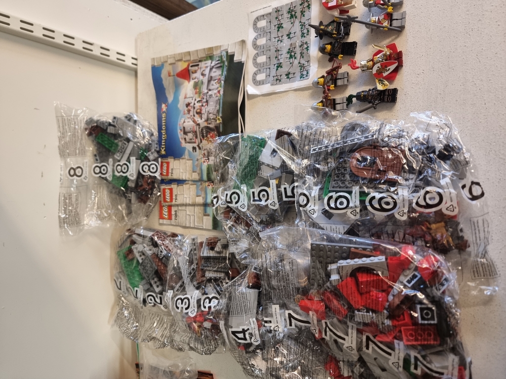 7946 - King's Castle fra 2010 fra Lego Castle : Kingdoms serien.
Pent sett.
Komplett med manualer.