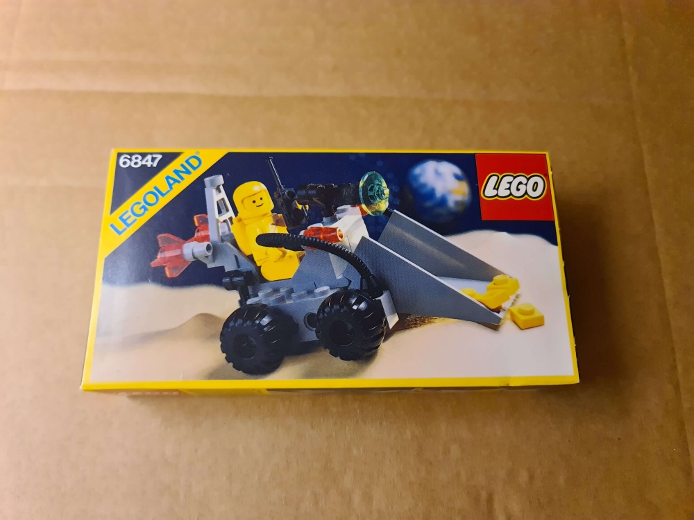 Sett 6847 fra Lego Classic Space serien.
Nytt og forseglet.
Meget pen eske i forhold til alder.