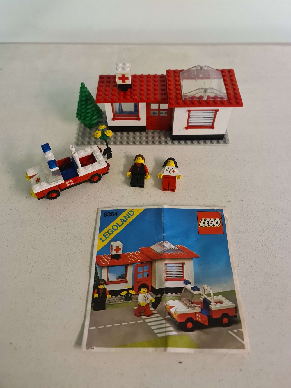 Sett 6364 fra Lego Classic Town serien.
Nydelig sett. Komplett med manual.
Alle klistremerker originale og fine.