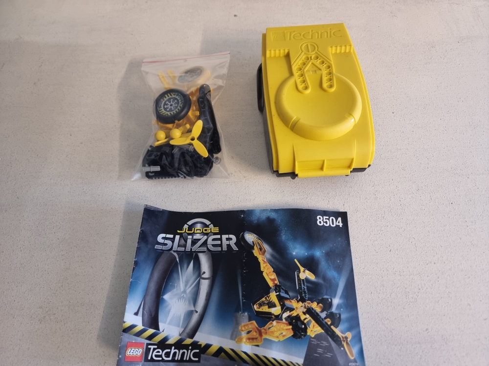 Sett 8504 fra Lego Technic : Slizer serien
Meget pent
Komplett med manual og boks.