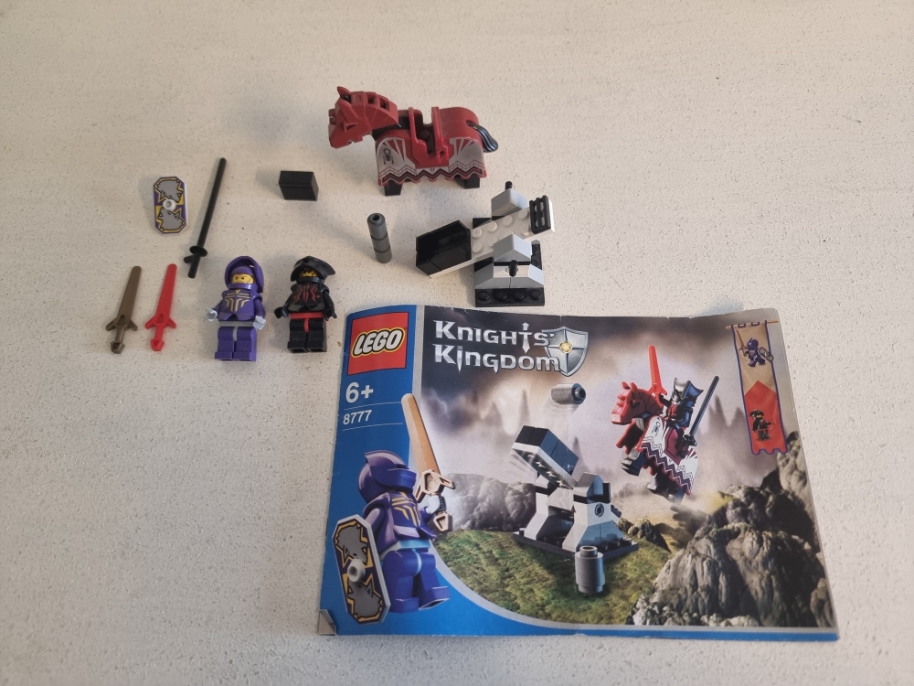 Sett 8777 fra Lego Castle : Knights Kingdom II serien.
Meget pent. 
Komplett med manual.